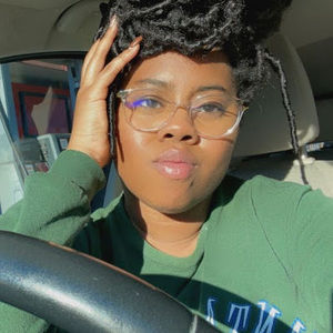 Meet your Posher, Monique